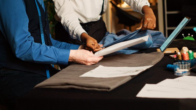 Managing the Hardware: Why Menswear Tech Packs Require Ultimate Precision (and How to Track the Trims)